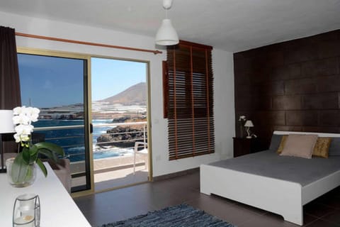 Bed, Landmark view, Mountain view, Sea view