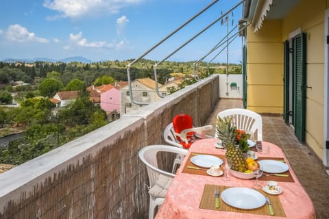 Balcony/Terrace, City view, Mountain view