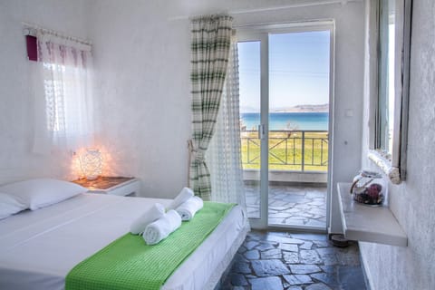 Bed, Photo of the whole room, Decorative detail, Bedroom, Sea view