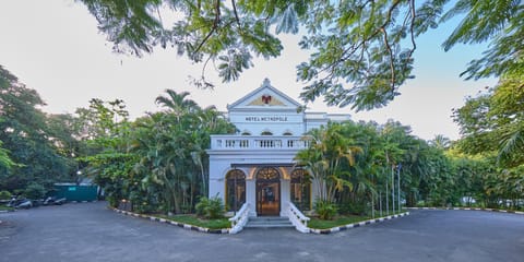Facade/entrance, Garden