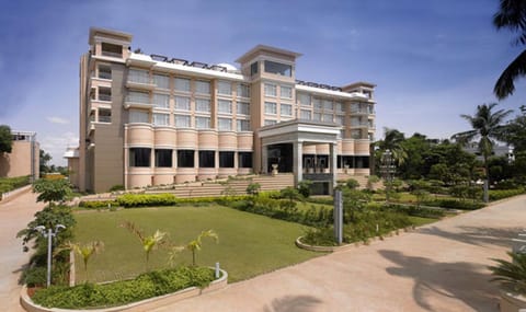 Property building, Facade/entrance, Garden