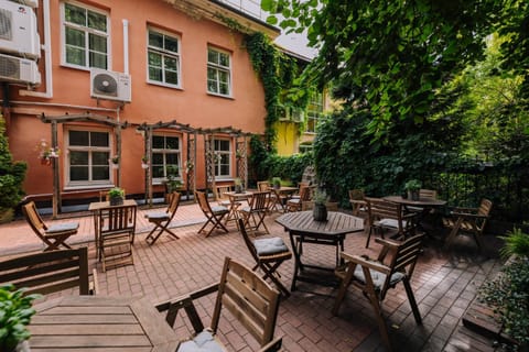 Patio, Summer, Inner courtyard view