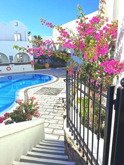 Property building, Garden, Balcony/Terrace, Other, Garden view, Pool view, Swimming pool, Swimming pool, Swimming pool, group of guests, furniture