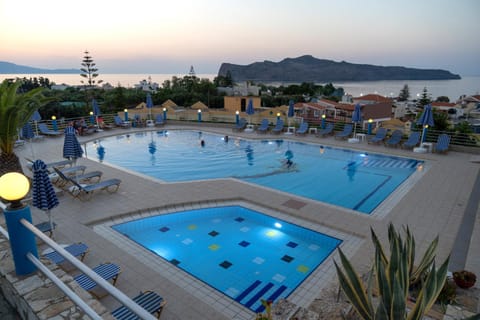Swimming pool, Swimming pool