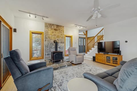 Broadlake House in Malletts Bay