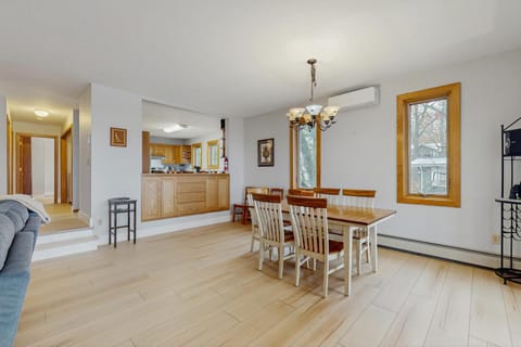 Broadlake House in Malletts Bay