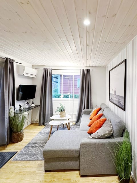 Communal lounge/ TV room, TV and multimedia, Living room, Seating area