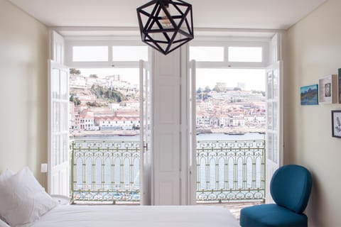 Balcony/Terrace, Decorative detail, Bedroom, River view