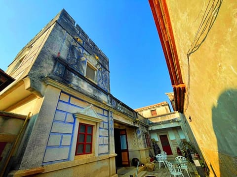 Property building, Day