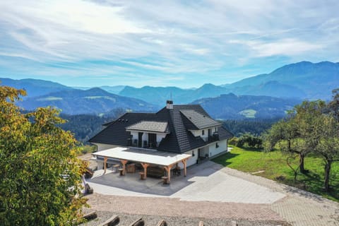 Property building, Nearby landmark, Day, Natural landscape, Bird's eye view, View (from property/room), Hiking, Mountain view
