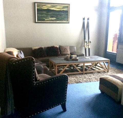 Living room, Seating area