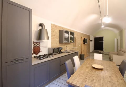 Kitchen or kitchenette, Dining area, Communal kitchen