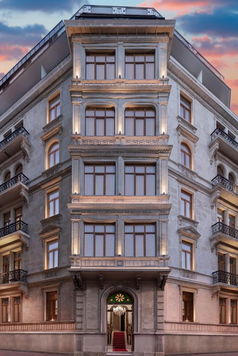Property building, Facade/entrance, Bird's eye view