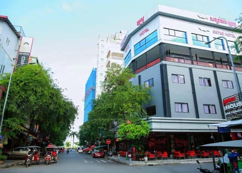 Property building, Restaurant/places to eat, Swimming pool, Breakfast