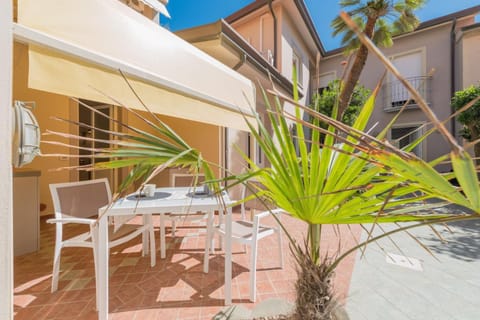 Patio, Facade/entrance