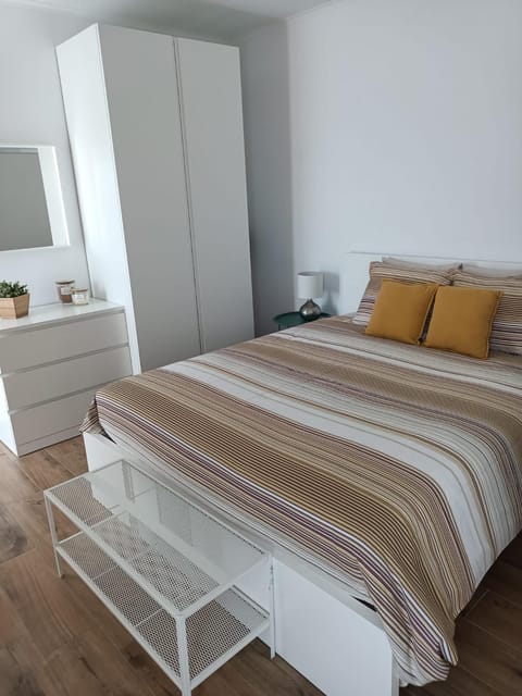 Bed, Bedroom, wardrobe