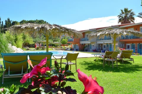 Facade/entrance, Garden, Garden, Swimming pool