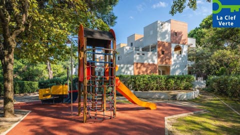 Day, Natural landscape, Children play ground, Evening entertainment