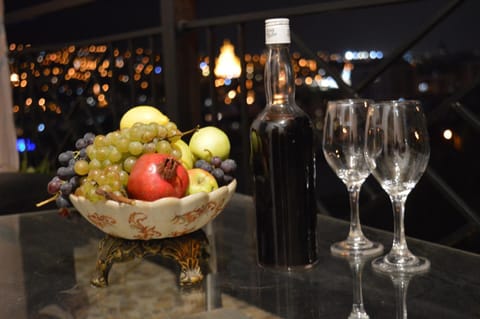 Balcony/Terrace, Food and drinks, Alcoholic drinks