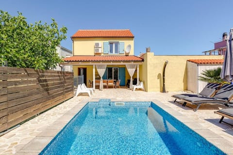 Property building, Pool view