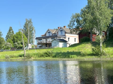 Property building, Natural landscape, Garden, Balcony/Terrace, Beach, Garden view, Garden view, Lake view, River view