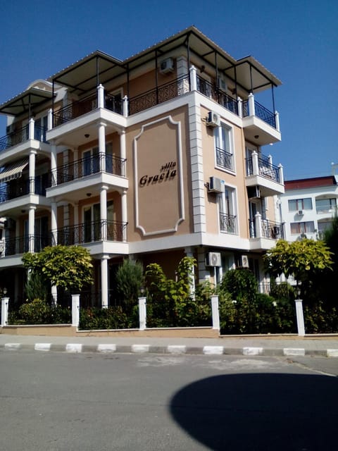 Property building, Decorative detail