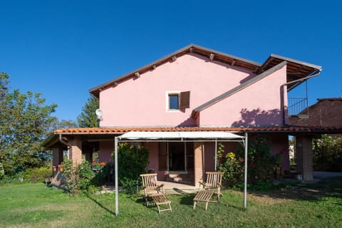 Splendido rustico nella Langa House in Liguria