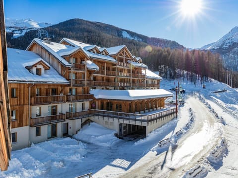 Property building, Facade/entrance, Natural landscape, Winter, Mountain view