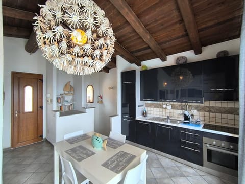 Kitchen or kitchenette, Dining area, dishwasher, stove