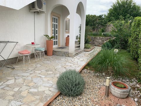 Patio, Facade/entrance, Garden, Balcony/Terrace