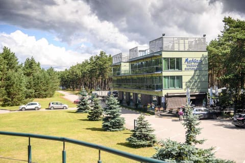 Property building, Natural landscape, Summer, Street view, Area and facilities