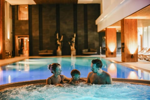 Swimming pool, Family