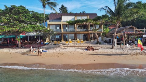 Property building, Day, Beach, Sea view, sunbed