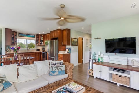 Relax at Kapakai Cottage 2-Bedroom Comfort with Full Kitchen & WD Apartment in Kailua