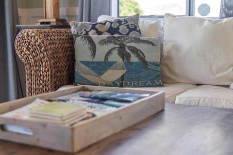 Relax at Kapakai Cottage 2-Bedroom Comfort with Full Kitchen & WD Apartment in Kailua