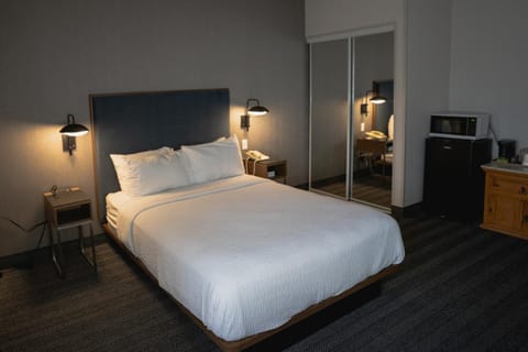 Courtyard Santa Fe Hotel in Agua Fria