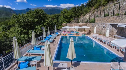 Nearby landmark, Natural landscape, Mountain view, Swimming pool, Swimming pool, sunbed