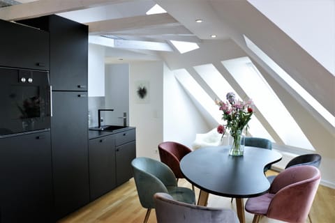 Seating area, Dining area