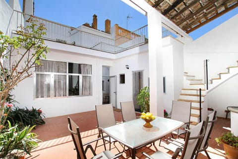 Patio, BBQ facilities, Balcony/Terrace