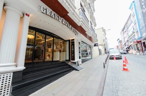 Property building, Day, Neighbourhood, Street view, Area and facilities, Shopping Area, Location