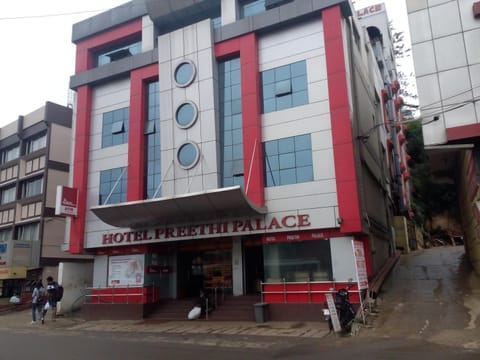 Facade/entrance