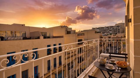 Property building, Patio, Day, Coffee/tea facilities, View (from property/room), Balcony/Terrace, Food and drinks, Dining area, Food, Breakfast, Continental breakfast, Drinks