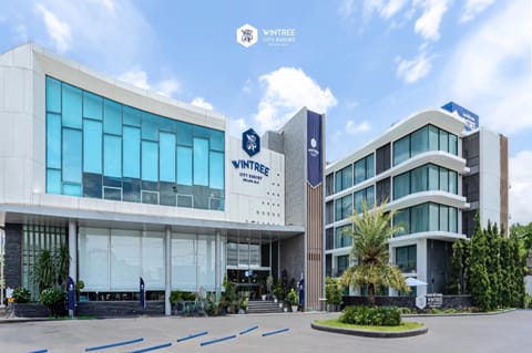 Property building, Parking