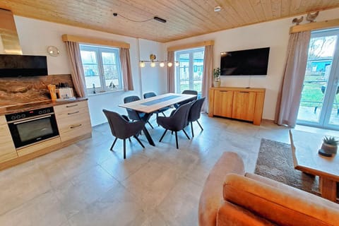 Communal lounge/ TV room, Kitchen or kitchenette, Dining area