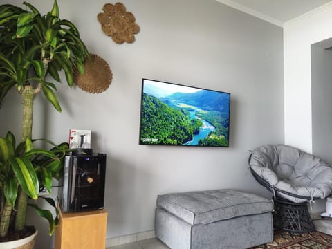 Communal lounge/ TV room, TV and multimedia