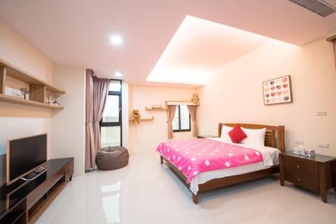 Photo of the whole room, Decorative detail, Bedroom