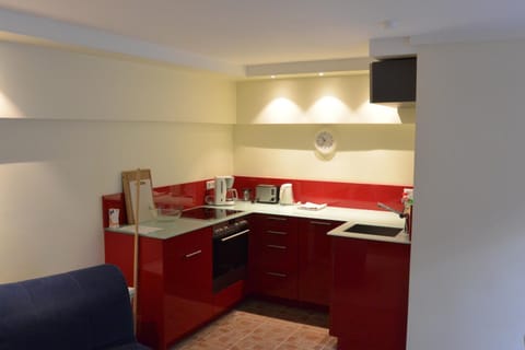 Coffee/tea facilities, Kitchen or kitchenette, Dining area