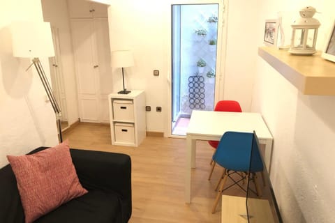 NEW! Cute apartment near metro Apartment in Barcelona