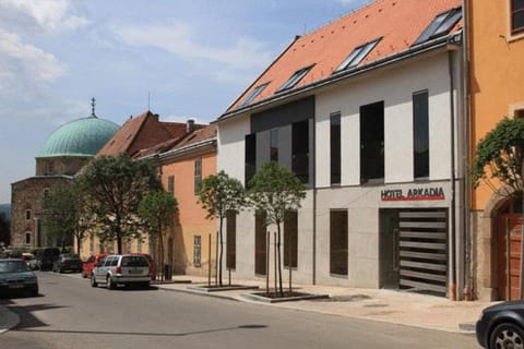Facade/entrance