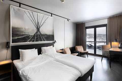 Bed, Photo of the whole room, Seating area, Bedroom